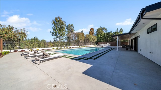 Detail Gallery Image 35 of 38 For 18829 Paseo Nuevo Dr, Tarzana,  CA 91356 - 4 Beds | 4/1 Baths