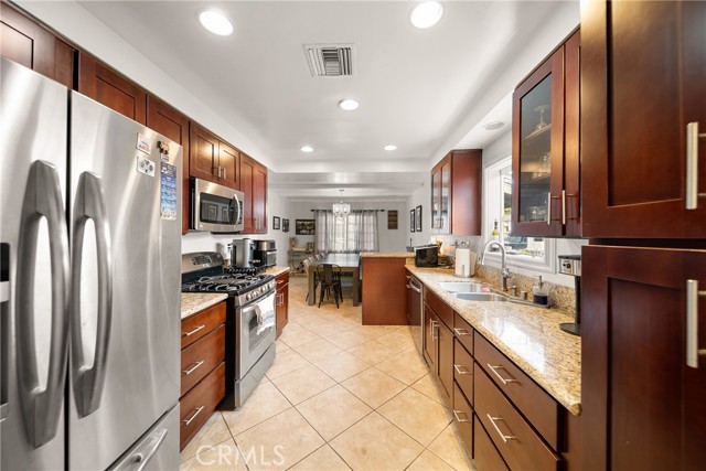 22353 Roscoe Boulevard, West Hills CA: https://media.crmls.org/medias/29983414-eadc-4d47-93f4-569c333bac6a.jpg