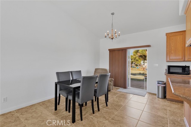 Detail Gallery Image 9 of 34 For 8720 Greasewood Ln, Victorville,  CA 92392 - 4 Beds | 2 Baths