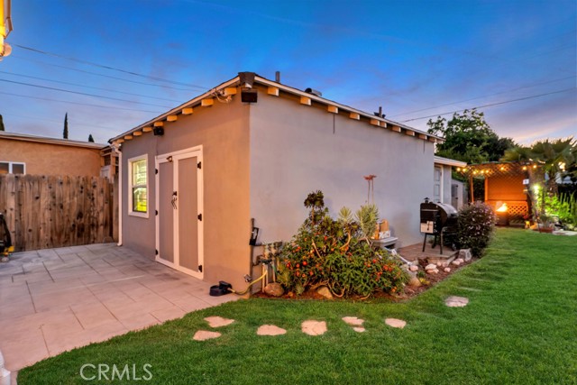 6507 Gentry Avenue, North Hollywood CA: https://media.crmls.org/medias/29986c0e-07aa-44cf-9fb5-f3c4ea5e02fe.jpg