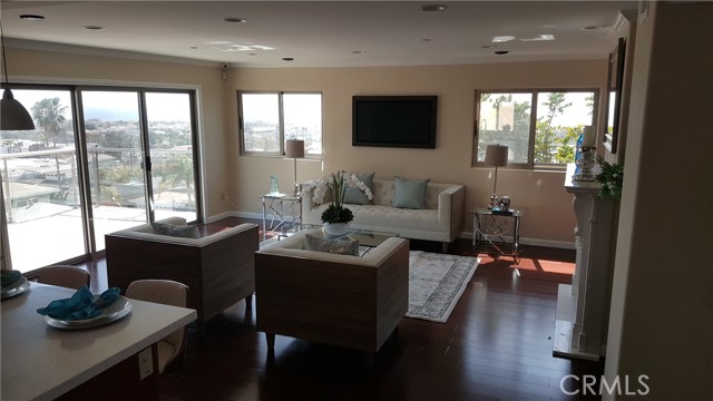 910 17th Street, Hermosa Beach CA: https://media.crmls.org/medias/29990c81-2361-4428-9e9b-1623e82a7f58.jpg