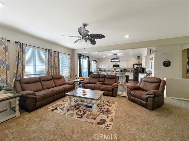 Detail Gallery Image 4 of 54 For 12476 Domingo, Victorville,  CA 92392 - 5 Beds | 4/1 Baths