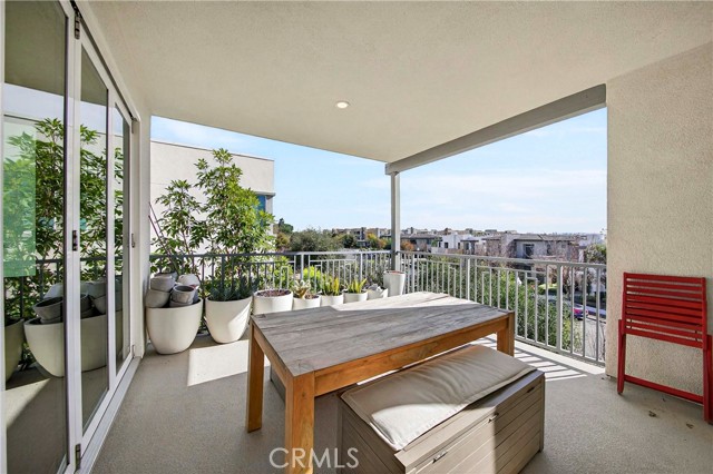 335 Magnet, Irvine CA: https://media.crmls.org/medias/299a2976-9dbb-49d6-ac25-212a5473adc4.jpg