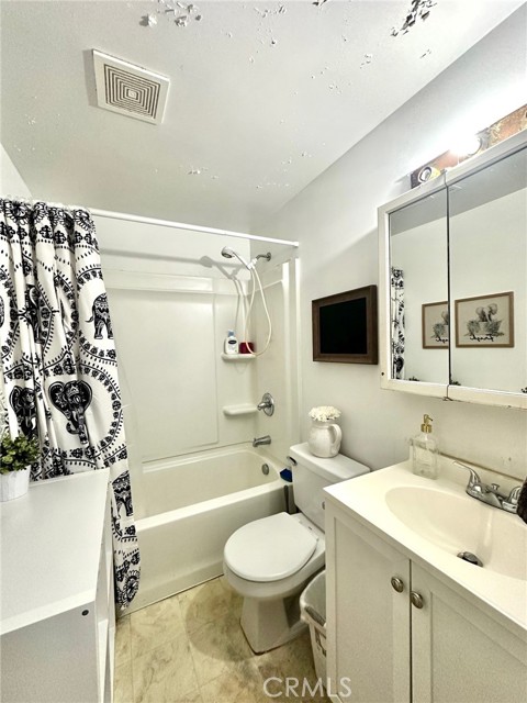 Detail Gallery Image 11 of 17 For 27220 Marchland, Canyon Country,  CA 91351 - 3 Beds | 1/1 Baths