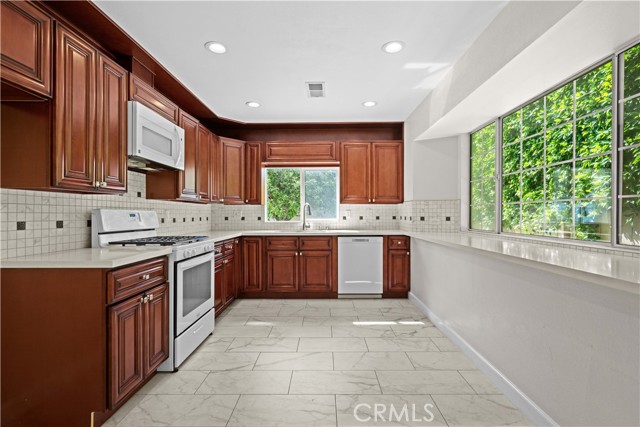Detail Gallery Image 11 of 22 For 3333 N Los Coyotes Diagonal, Long Beach,  CA 90808 - 3 Beds | 3 Baths