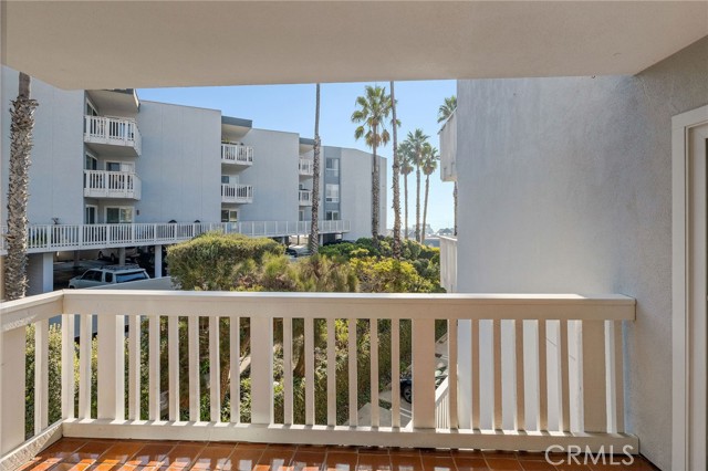 Detail Gallery Image 23 of 32 For 620 the Village #207,  Redondo Beach,  CA 90277 - 1 Beds | 1 Baths