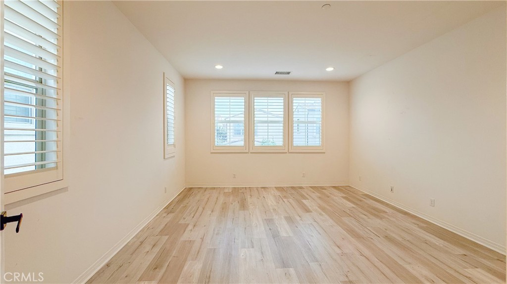 MLS #OC25272097 image #19