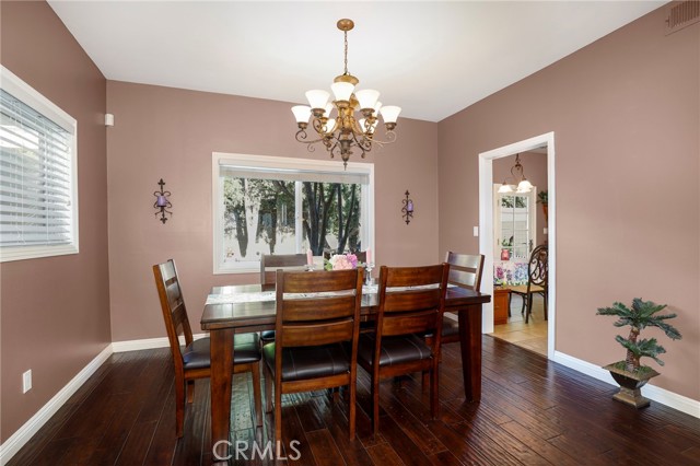 Detail Gallery Image 9 of 49 For 6226 Mammoth Ave, Van Nuys,  CA 91401 - 4 Beds | 3/1 Baths