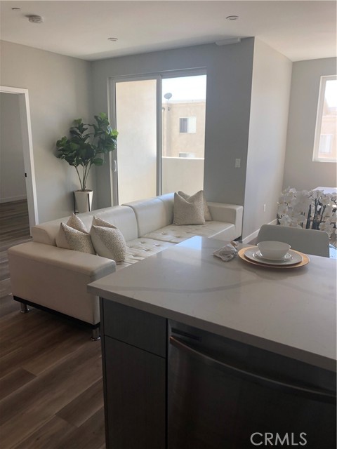 Detail Gallery Image 8 of 18 For 7018 Alabama Ave #202,  Canoga Park,  CA 91303 - 2 Beds | 2 Baths