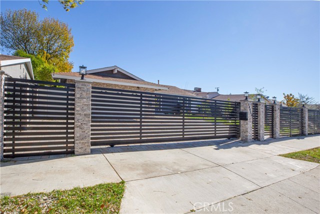 10452 Petit Avenue photo 2