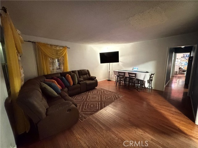 Detail Gallery Image 3 of 12 For 910 W 138th, Compton,  CA 90222 - 3 Beds | 1 Baths