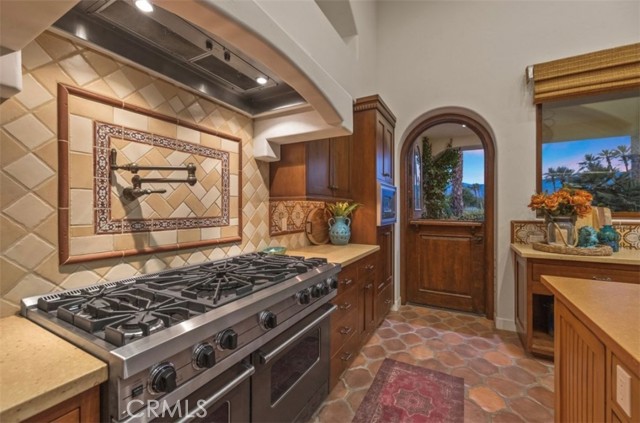 Detail Gallery Image 9 of 49 For 56145 Village Dr, La Quinta,  CA 92253 - 3 Beds | 3/1 Baths