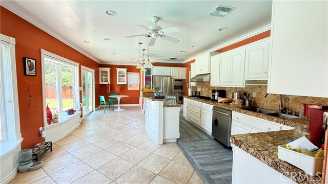 17922 Romelle Avenue, North Tustin CA: https://media.crmls.org/medias/299f9edf-0559-4e79-9568-95361c71734f.jpg