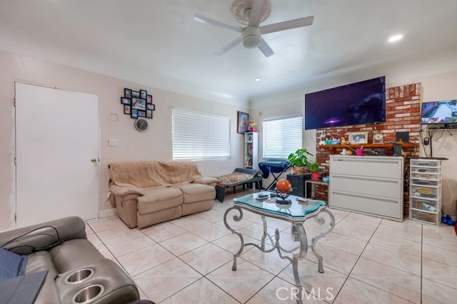 Detail Gallery Image 4 of 33 For 2663 Loosmore St, Los Angeles,  CA 90065 - 2 Beds | 1 Baths