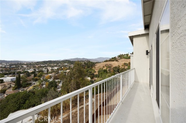 Detail Gallery Image 29 of 31 For 2391 Yorkshire Dr, Los Angeles,  CA 90065 - 3 Beds | 2/1 Baths