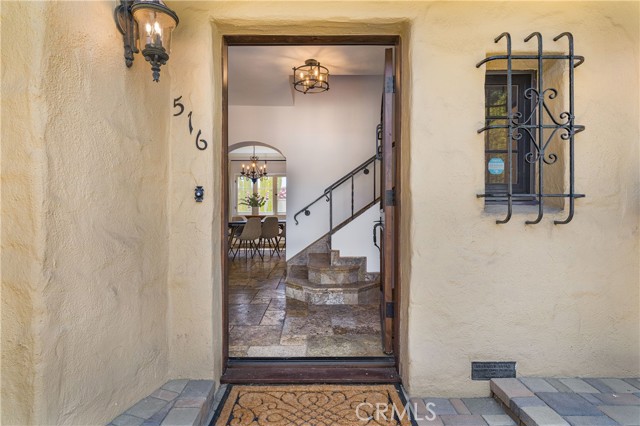 516 E Stocker Street, Glendale CA: https://media.crmls.org/medias/29a17de3-7d93-4211-9260-cc822f04240b.jpg