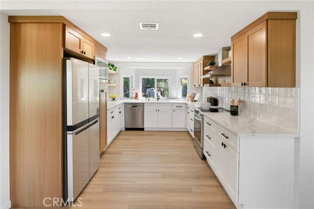 Detail Gallery Image 8 of 36 For 1367 Teepee Dr, Escondido,  CA 92027 - 4 Beds | 4 Baths