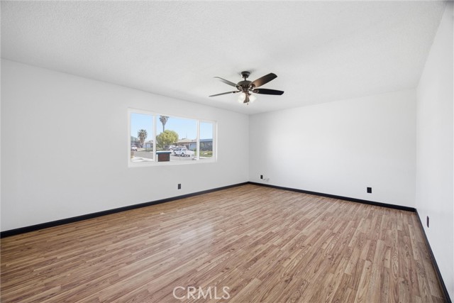 Detail Gallery Image 14 of 45 For 409 Borman Ave, Bakersfield,  CA 93308 - 3 Beds | 2 Baths