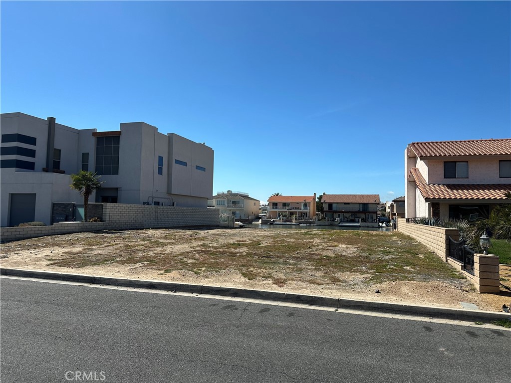 18185 Lakeview Drive, Victorville, CA 92395