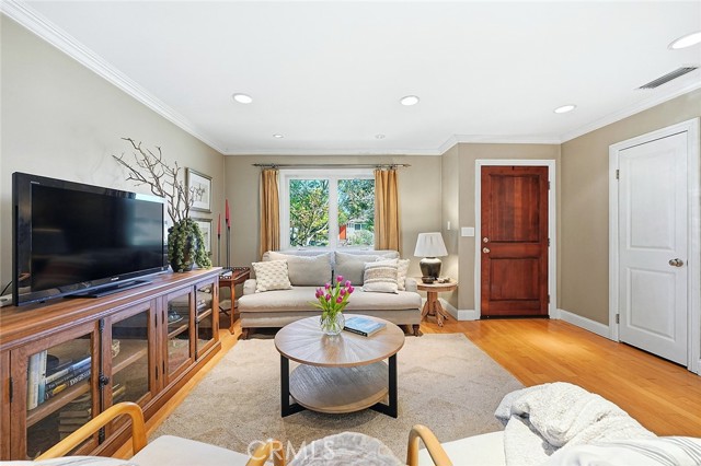 Detail Gallery Image 9 of 46 For 6200 E Fairbrook, Long Beach,  CA 90815 - 3 Beds | 1 Baths