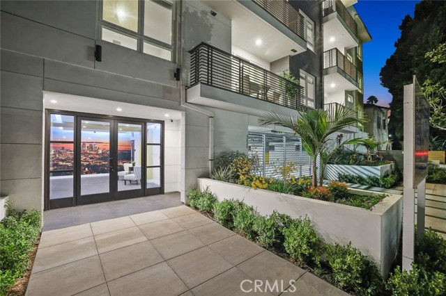 Detail Gallery Image 15 of 23 For 5820 La Mirada Ave #204,  Hollywood,  CA 90038 - 3 Beds | 2 Baths