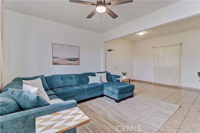 Detail Gallery Image 2 of 18 For 8200 Priscilla, Downey,  CA 90242 - 4 Beds | 2 Baths