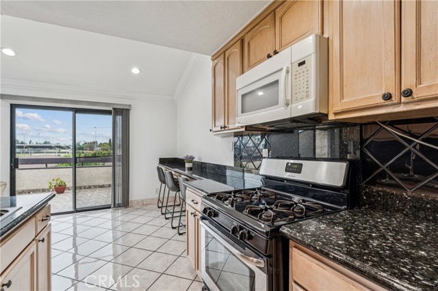 Detail Gallery Image 9 of 50 For 11390 Lampson #8,  Garden Grove,  CA 92840 - 2 Beds | 2 Baths