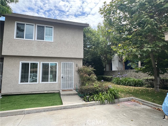 221 Avocado St, Costa Mesa, CA 92627