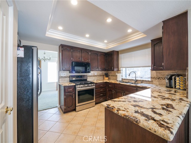 Detail Gallery Image 10 of 23 For 1241 Oakcrest Cir, Corona,  CA 92882 - 4 Beds | 2/1 Baths