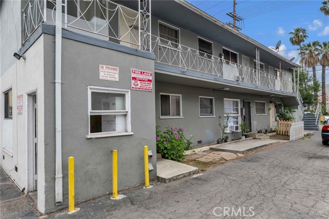 6862 Hazeltine Avenue, Van Nuys CA: https://media.crmls.org/medias/29a88454-2783-41a0-9ba0-7276d5b7469a.jpg