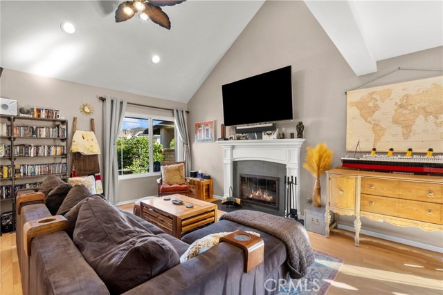 Detail Gallery Image 8 of 40 For 27547 Saffron, Saugus,  CA 91350 - 4 Beds | 3 Baths