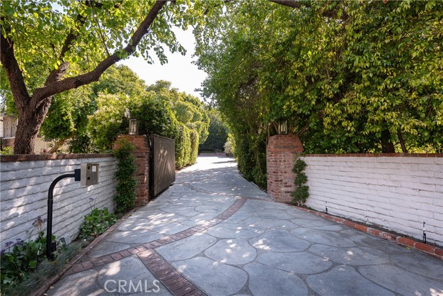 4851 Corbin Avenue, Tarzana CA: https://media.crmls.org/medias/29a9616a-b5ae-4ee2-b57d-89066d71a88a.jpg