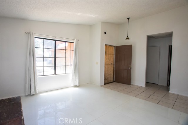 Detail Gallery Image 2 of 10 For 1003 Lightcap St, Lancaster,  CA 93535 - 2 Beds | 2 Baths