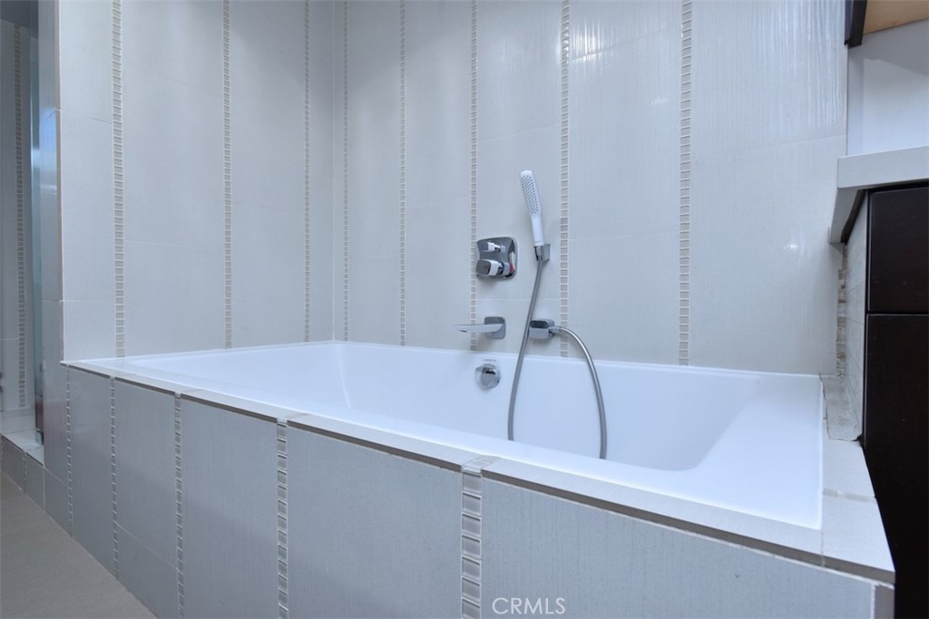https://media.crmls.org/medias/29aaaf5c-16f2-4565-a025-6807d504f3ca.jpg?preset=X-Large