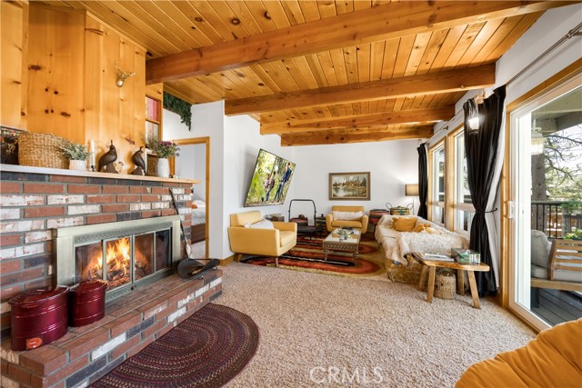 Detail Gallery Image 4 of 42 For 39563 Raccoon Dr, Fawnskin,  CA 92333 - 2 Beds | 2 Baths