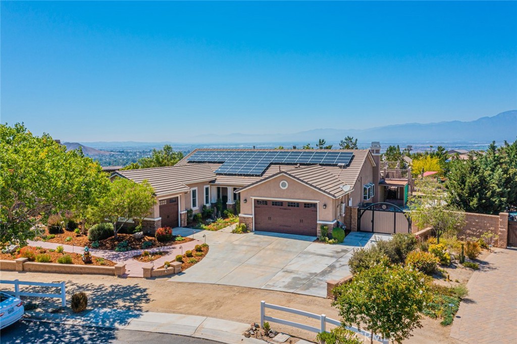 119 Breeders Cup Place, Norco, CA 92860