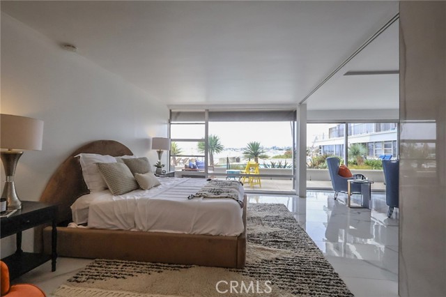 2525 Ocean Boulevard, Corona del Mar CA: https://media.crmls.org/medias/29ac81ec-11b6-4ad7-af3b-67b528fe307c.jpg