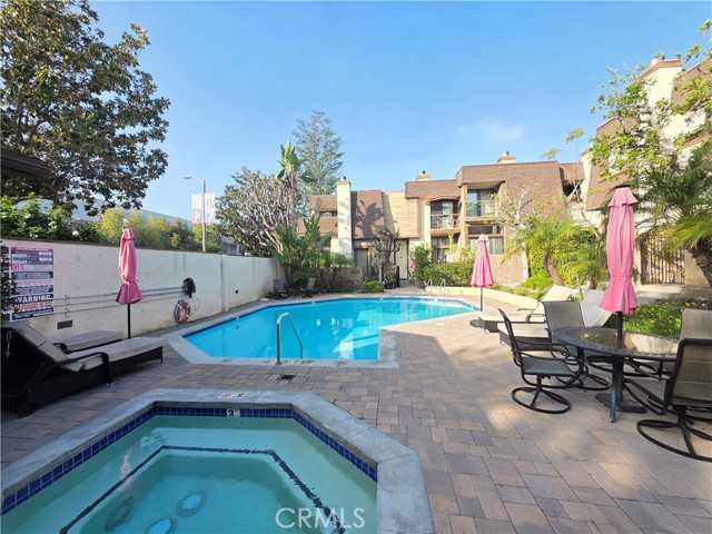 Detail Gallery Image 25 of 27 For 13963 Riverside, Sherman Oaks,  CA 91423 - 2 Beds | 2/1 Baths