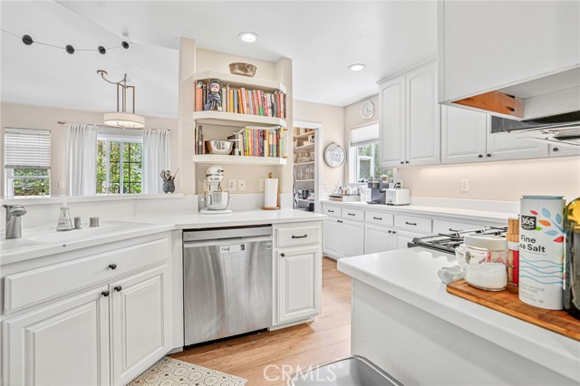1034 Isabella Avenue, Coronado CA: https://media.crmls.org/medias/29acd52b-57ce-4635-9a22-8860ce8b84b7.jpg