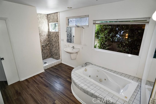 Detail Gallery Image 9 of 9 For 16749 Addison St, Encino,  CA 91436 - 3 Beds | 2/1 Baths