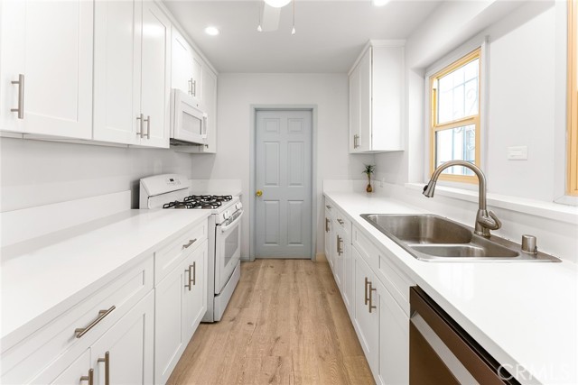 1119 S S Crescent Heights Boulevard, Los Angeles CA: https://media.crmls.org/medias/29ad2866-547f-4467-a357-42240c04c300.jpg