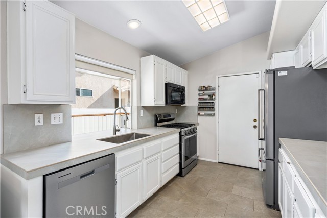 Detail Gallery Image 7 of 24 For 7905 Valencia Ct, Highland,  CA 92346 - 3 Beds | 2 Baths