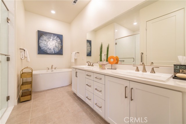 Detail Gallery Image 14 of 21 For 183 Carlow, Irvine,  CA 92618 - 2 Beds | 2 Baths