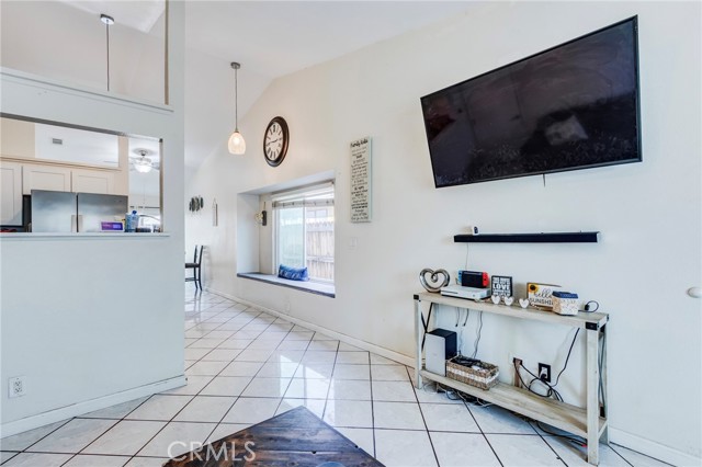 Detail Gallery Image 5 of 31 For 108 Oaktree Dr, Perris,  CA 92571 - 2 Beds | 2 Baths
