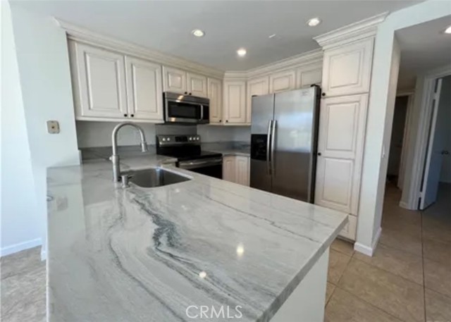 193 Stanford Court, Irvine CA: https://media.crmls.org/medias/29ade734-b298-4deb-ae4e-d0bc879493fc.jpg