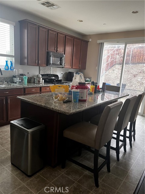 Detail Gallery Image 3 of 8 For 18394 Damiana, San Bernardino,  CA 92407 - 3 Beds | 2/1 Baths