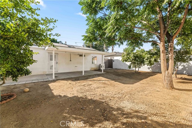 14592 Lyle Street, Sylmar CA: https://media.crmls.org/medias/29aeb77e-575f-4bd0-8fb5-317afd814670.jpg