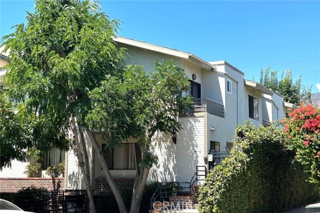 327 W Stocker St, Glendale CA: https://media.crmls.org/medias/29af7e5c-2ec6-4abd-aae4-aac93a3e5444.jpg