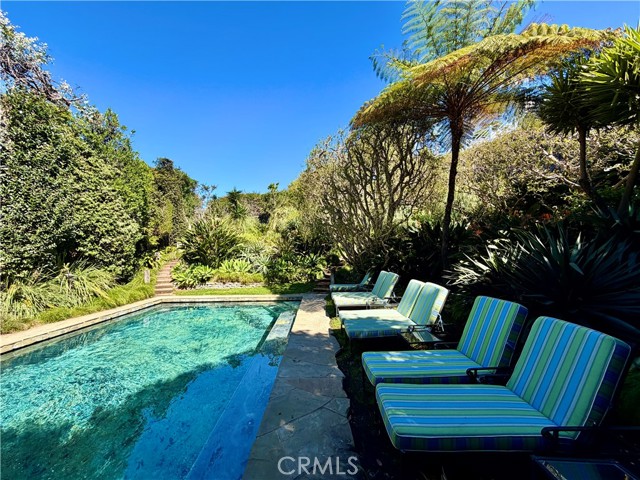 Detail Gallery Image 5 of 41 For 31571 Bluff Dr, Laguna Beach,  CA 92651 - 3 Beds | 3 Baths