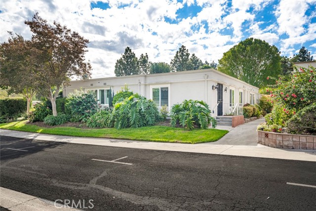 495 Calle Cadiz, Laguna Woods CA: https://media.crmls.org/medias/29af8eb4-0bf9-4883-b159-1f97fbc3cfb4.jpg